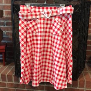 Red and white gingham print swing skirt.
